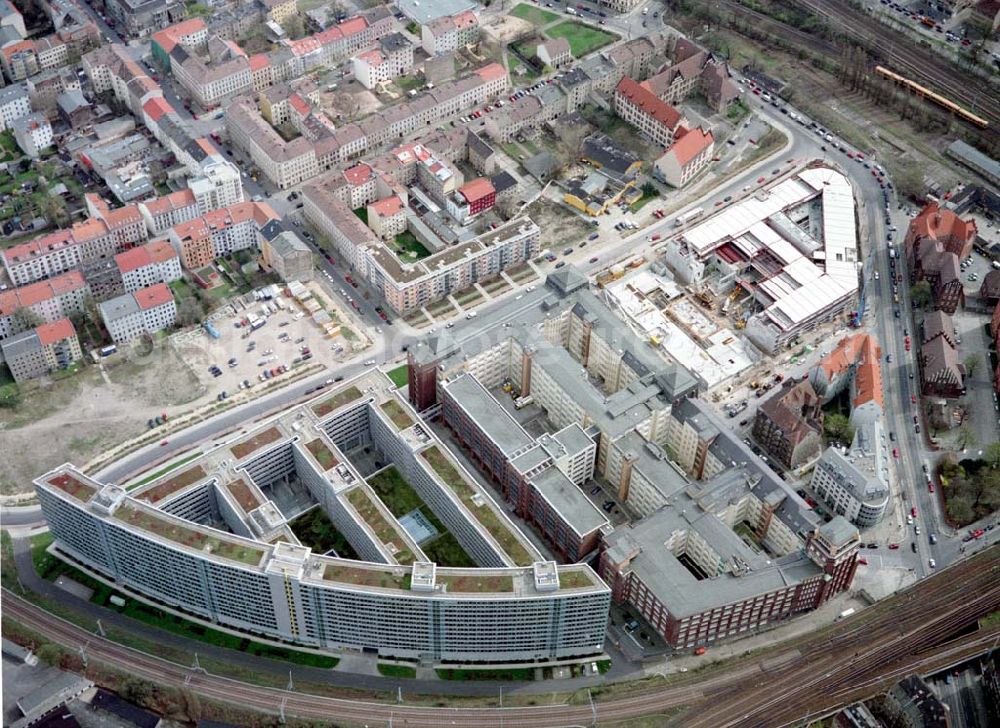 Aerial photograph Berlin - Friedrichshain - Gelände der Bundesanstalt für Angestelle (BfA) am Bahnhof Ostkreuz in Berlin - Friedrichshain.