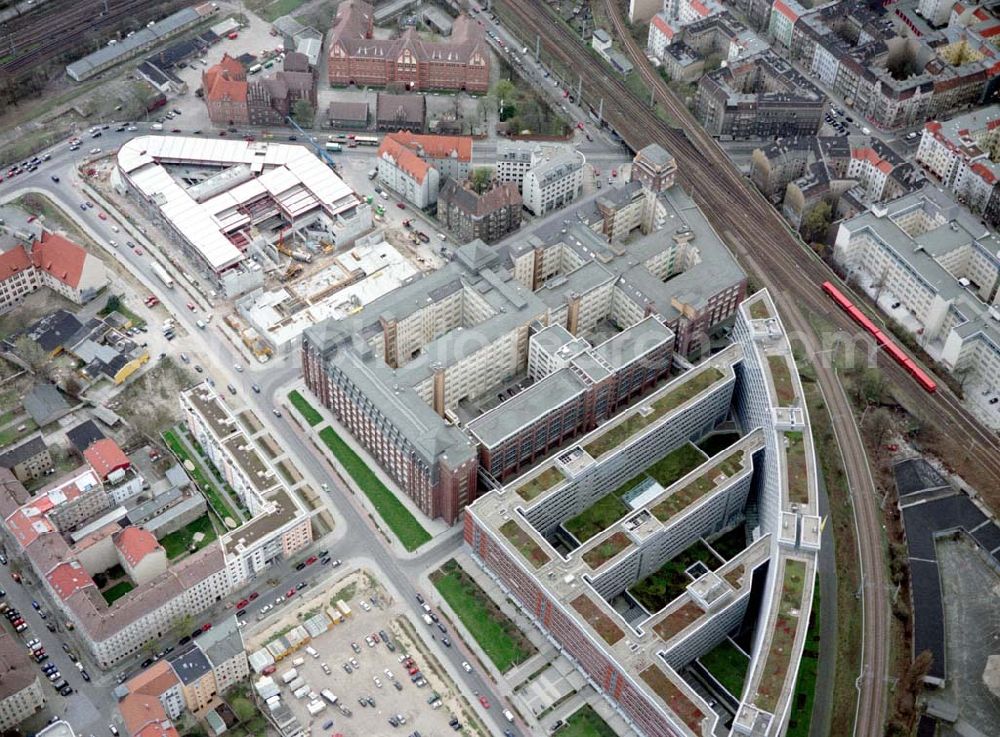 Berlin - Friedrichshain from the bird's eye view: Gelände der Bundesanstalt für Angestelle (BfA) am Bahnhof Ostkreuz in Berlin - Friedrichshain.