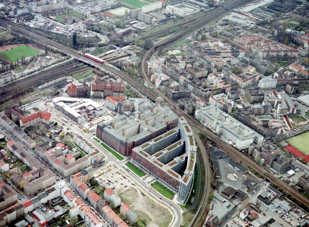 Berlin - Friedrichshain from the bird's eye view: Gelände der Bundesanstalt für Angestelle (BfA) am Bahnhof Ostkreuz in Berlin - Friedrichshain.