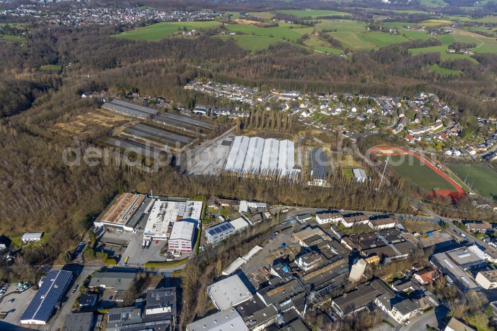 Aerial photograph Heiligenhaus - Premises of the Federal Agency for Technical Relief - logistics center Heiligenhaus - with warehouses and company buildings in Heiligenhaus in North Rhine-Westphalia