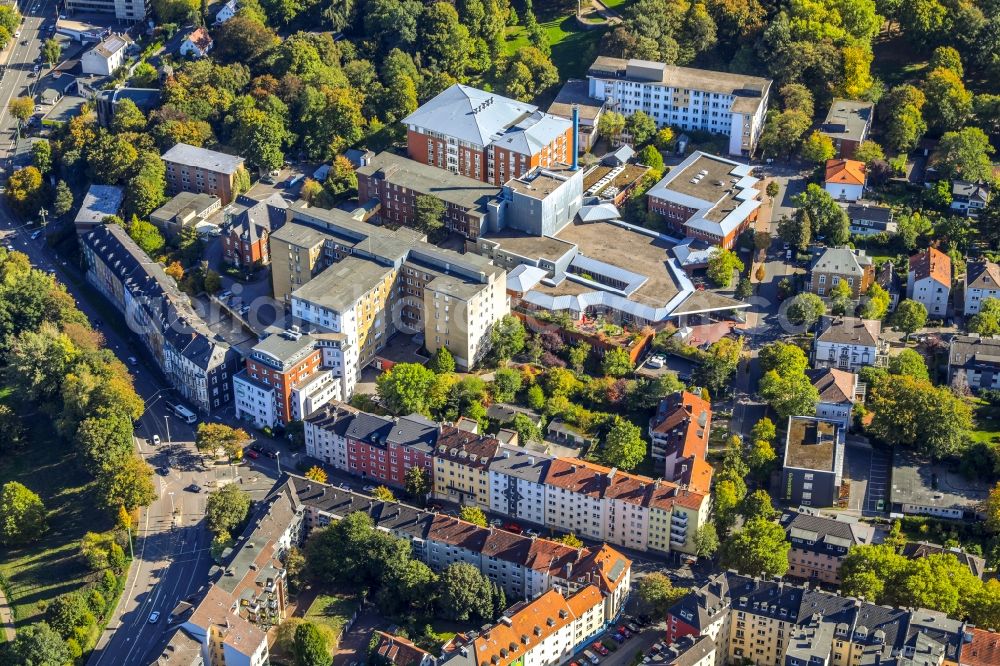 Hagen from the bird's eye view: Site of the cemetery Buschey Friedhofes in Hagen in the federal state Nordrhein-Westfalen, Germany