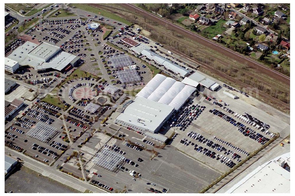 Aerial photograph Hoppegarten / BRB - 15.04.2004 Gelände der CARENA Autopark Hoppegarten Gebrauchtwagen-Markt GmbH & Co.KG,Neuer Hoenower Weg 4 15366 Dahlwitz-Hoppegarten Email: carena@carena.de Geschäftsführung: Stefan Schmidt Telefon : (0 33 42) 363 - 101 Fax : (0 33 42) 363 - 111