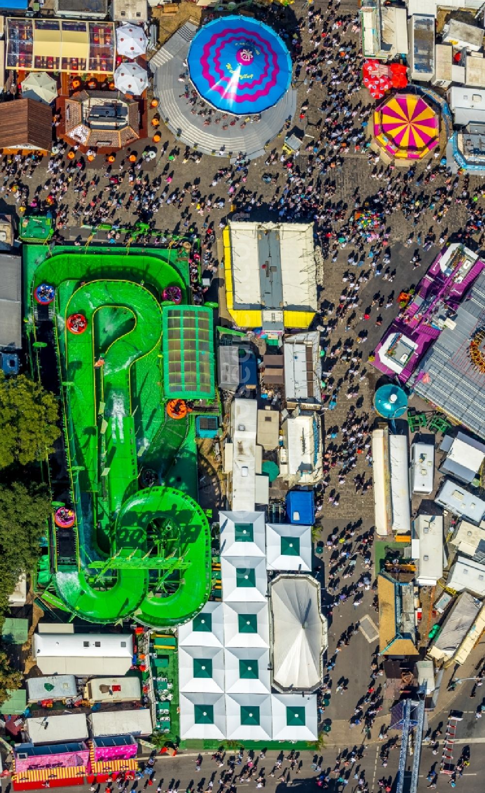 Herne from the bird's eye view: Area of the funfair Cranger Kirmes in Herne in the state North Rhine-Westphalia, Germany