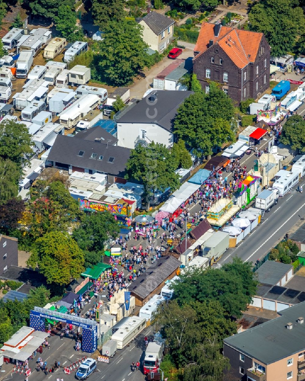 Aerial image Herne - Area of the funfair Cranger Kirmes in Herne in the state North Rhine-Westphalia, Germany