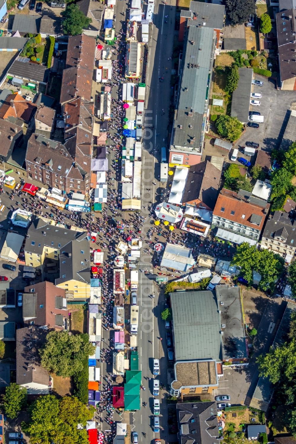 Herne from the bird's eye view: Area of the funfair Cranger Kirmes in Herne in the state North Rhine-Westphalia, Germany