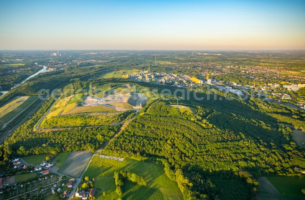 Aerial image Bergkamen - Reclamation site of the former mining dump Halde Grosses Holz in Bergkamen in the state North Rhine-Westphalia, Germany