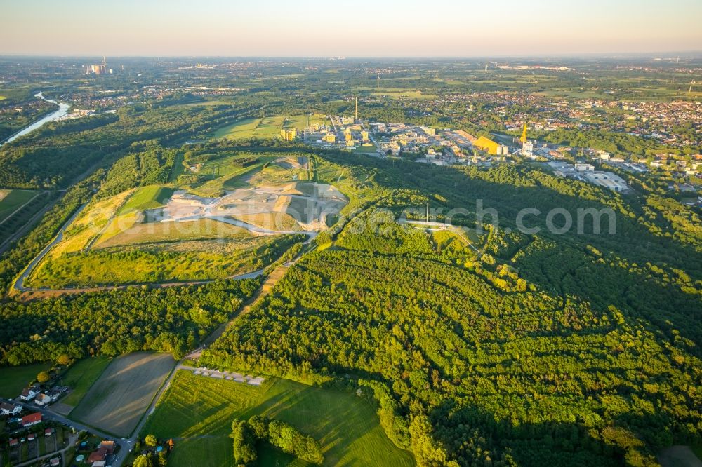 Aerial photograph Bergkamen - Reclamation site of the former mining dump Halde Grosses Holz in Bergkamen in the state North Rhine-Westphalia, Germany