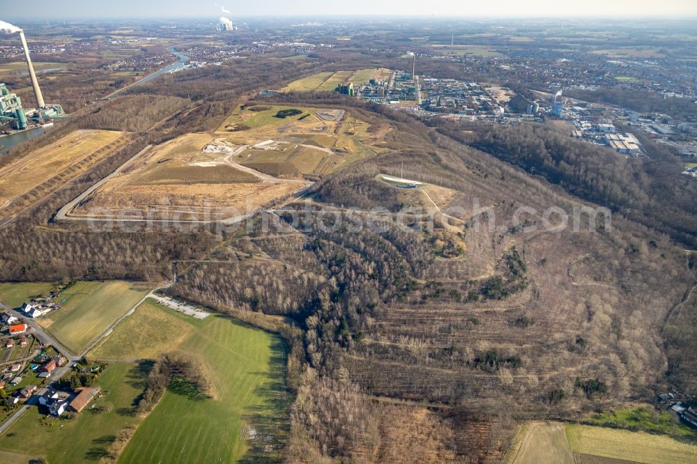 Bergkamen from the bird's eye view: Reclamation site of the former mining dump Halde Grosses Holz in Bergkamen in the state North Rhine-Westphalia, Germany