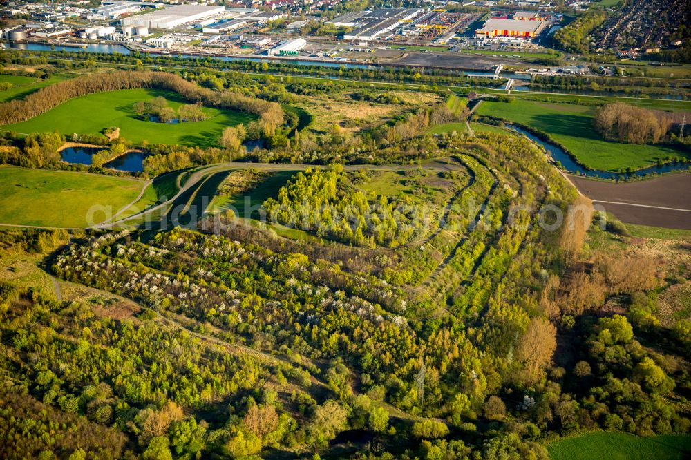 Hamm from the bird's eye view: reclamation site of the former mining dump in Hamm at Ruhrgebiet in the state North Rhine-Westphalia