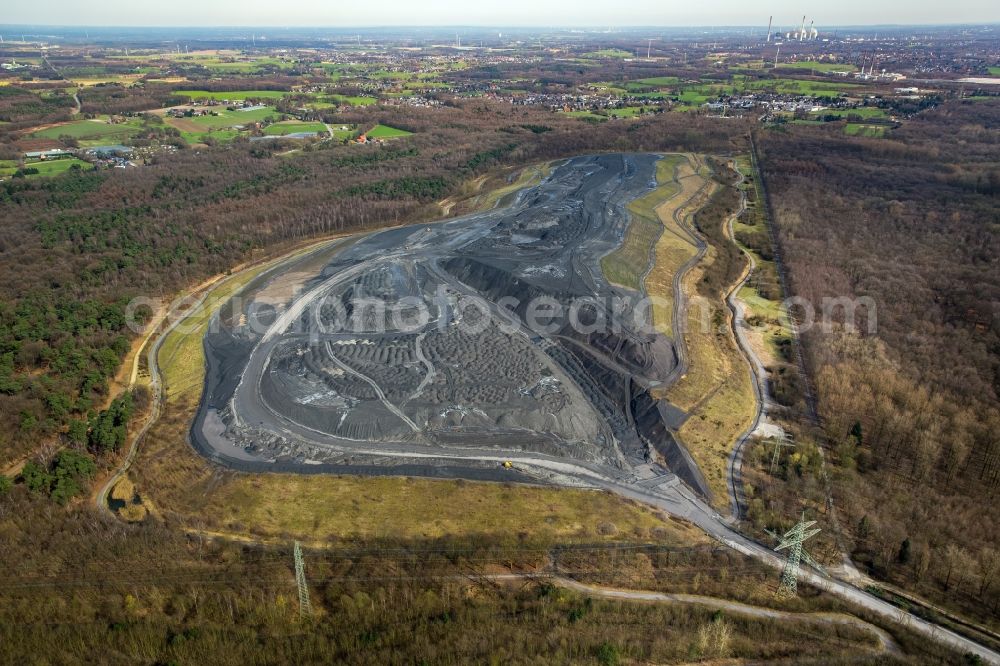 Aerial image Bottrop - Reclamation site of the former mining dump Haniel in Bottrop in the state North Rhine-Westphalia