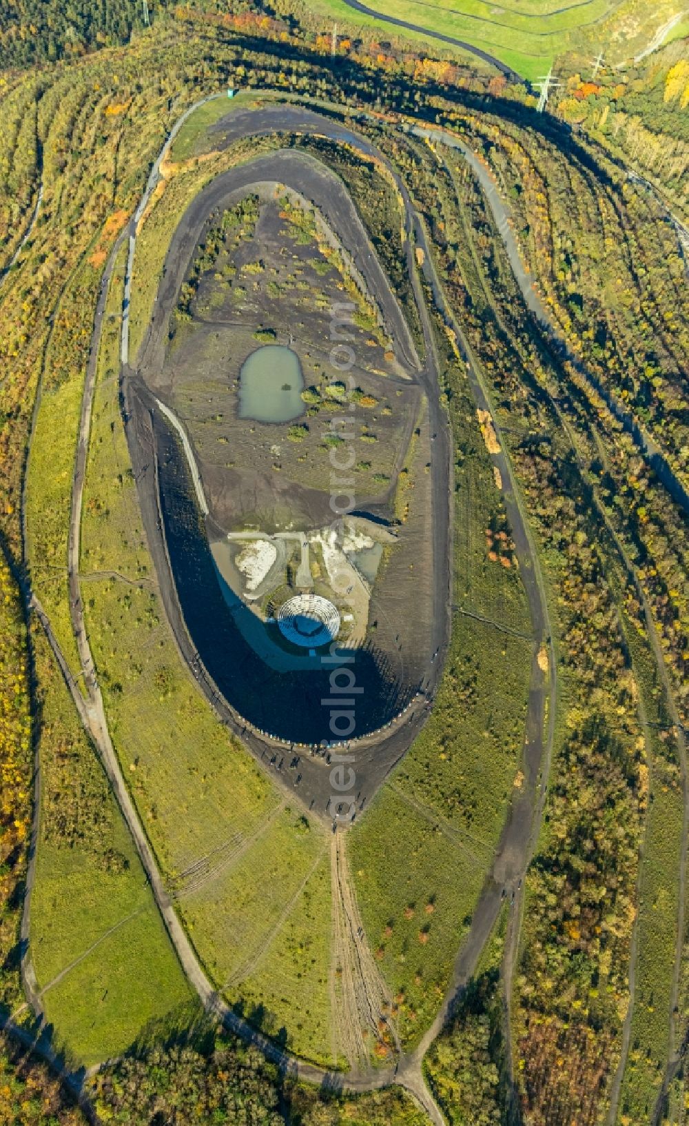 Aerial image Bottrop - Reclamation site of the former mining dump Haniel in Bottrop in the state North Rhine-Westphalia