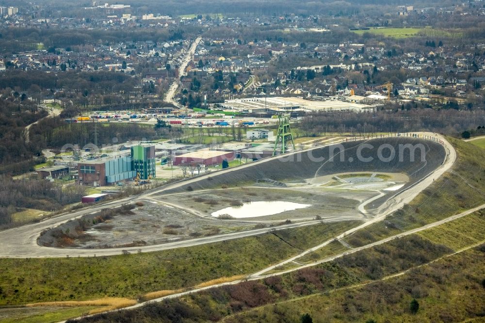 Aerial photograph Bottrop - Reclamation site of the former mining dump Haniel in Bottrop at Ruhrgebiet in the state North Rhine-Westphalia