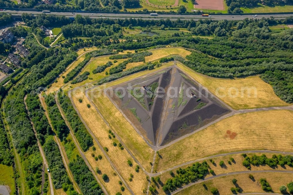 Aerial image Gelsenkirchen - Reclamation site of the former mining dump Rungenberg in Gelsenkirchen in the state North Rhine-Westphalia