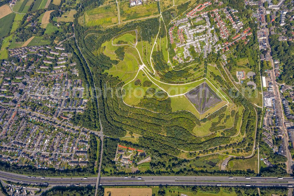 Gelsenkirchen from above - Reclamation site of the former mining dump Rungenberghalde in the district Buer in Gelsenkirchen at Ruhrgebiet in the state North Rhine-Westphalia, Germany