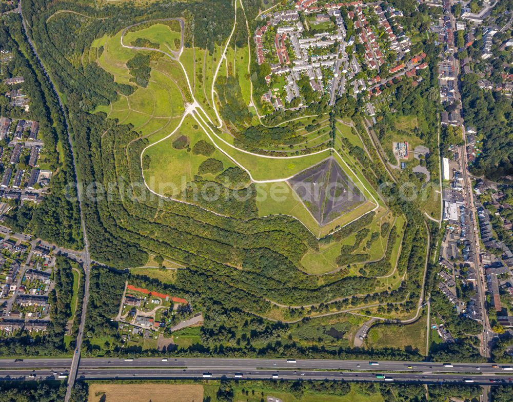 Aerial photograph Gelsenkirchen - Reclamation site of the former mining dump Rungenberghalde in the district Buer in Gelsenkirchen at Ruhrgebiet in the state North Rhine-Westphalia, Germany