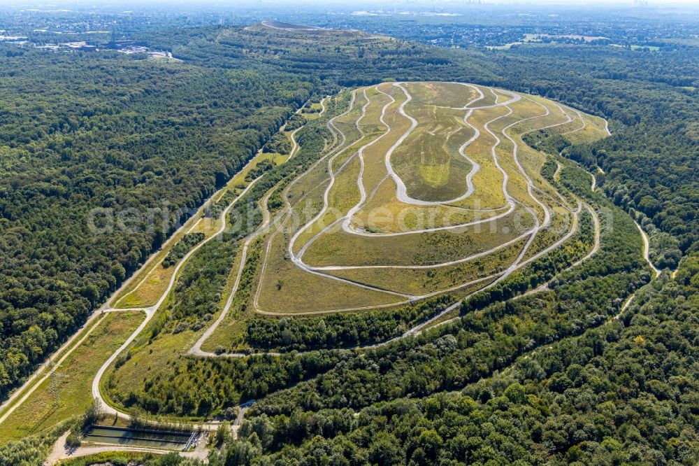 Bottrop from the bird's eye view: Reclamation site of the former mining dump Schoettelheide in Bottrop in the state North Rhine-Westphalia