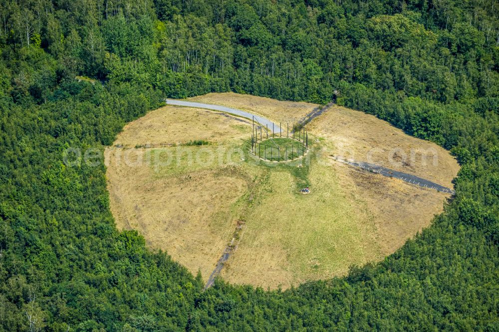 Aerial photograph Castrop-Rauxel - Reclamation site of the former mining dump with sundial Schweriner Halde in Castrop-Rauxel in the state North Rhine-Westphalia