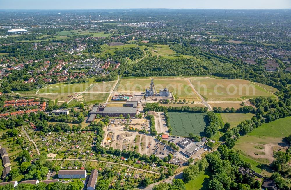 Aerial photograph Gelsenkirchen - Reclamation site of the former mining dump Zeche Hugo Schacht 2 in the district Buer in Gelsenkirchen in the state North Rhine-Westphalia, Germany