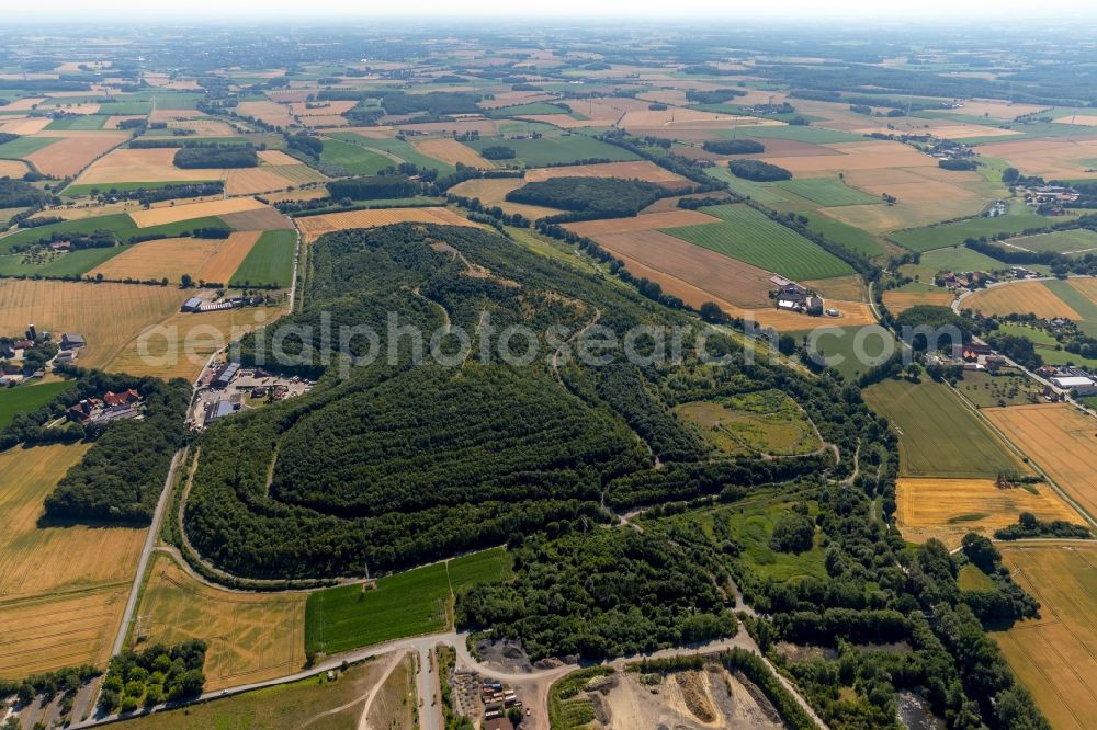 Ahlen from the bird's eye view: Reclamation site of the former mining dump Zeche Westfalen in Ahlen in the state North Rhine-Westphalia, Germany