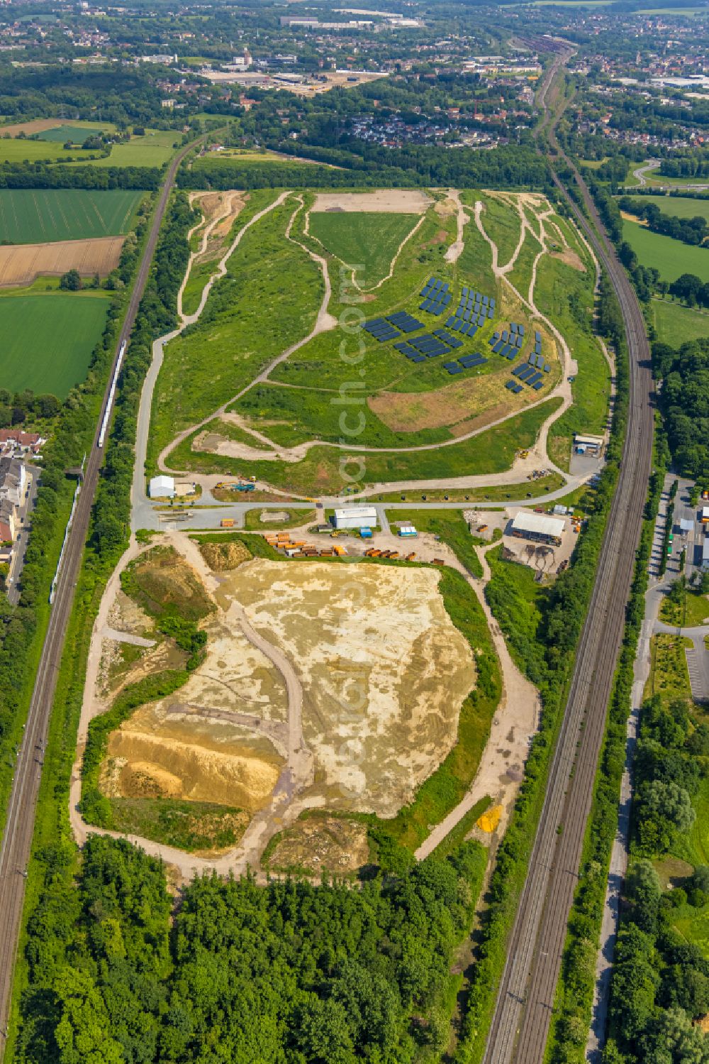 Bochum from the bird's eye view: Reclamation site of the former mining dump between Kornharpener Strasse and BAB A43 in Bochum in the state North Rhine-Westphalia, Germany