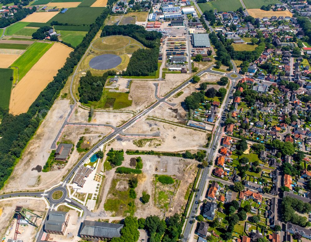 Aerial photograph Dorsten - Site CreativQuartier Fuerst Leopold of the former conveyor systems and mining shaft systems on the headframe of the mine and colliery Fuerst Leopold on place Fuerst-Leopold-Platz in the district Hervest in Dorsten at Ruhrgebiet in the state North Rhine-Westphalia, Germany