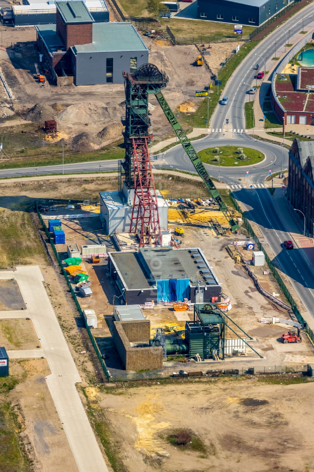 Aerial image Dorsten - Site CreativQuartier Fuerst Leopold of the former conveyor systems and mining shaft systems on the headframe of the mine and colliery Fuerst Leopold on place Fuerst-Leopold-Platz in the district Hervest in Dorsten at Ruhrgebiet in the state North Rhine-Westphalia, Germany