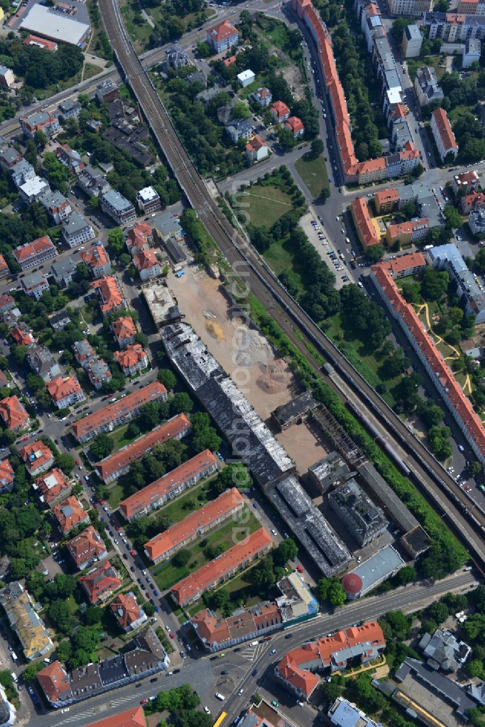 Aerial image Leipzig-Gohlis - Not far from the S-Bahn Leipzig - Gohlis in the state of Saxony is the site of the former Bleichert-factory Leipzig Gohlis. In the early days were cable cars in the storage shed, later under the logo TAKRAF loading and transport systems were manufactured. Currently, the CG Real Estate Group plans to redevelop the industrial monument and there homes and business premises for rent