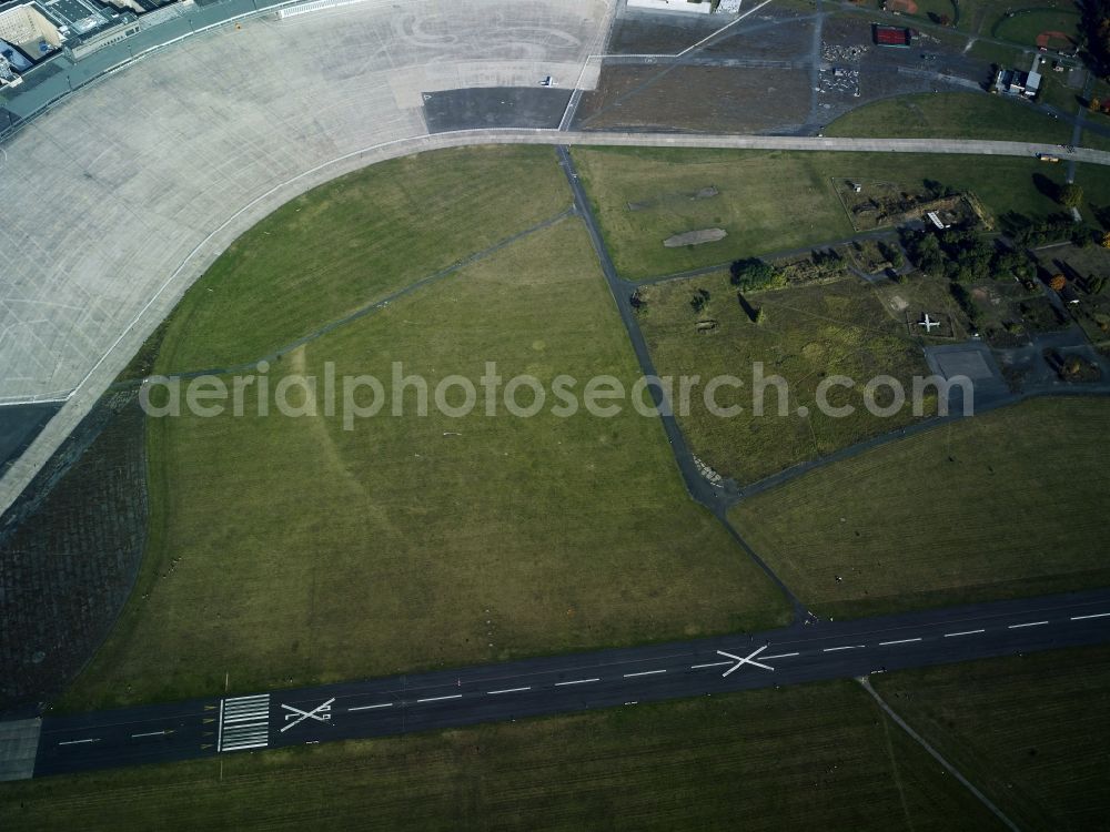 Aerial image Berlin - Premises of the former airport Berlin-Tempelhof Tempelhofer Freiheit in the Tempelhof part of Berlin, Germany