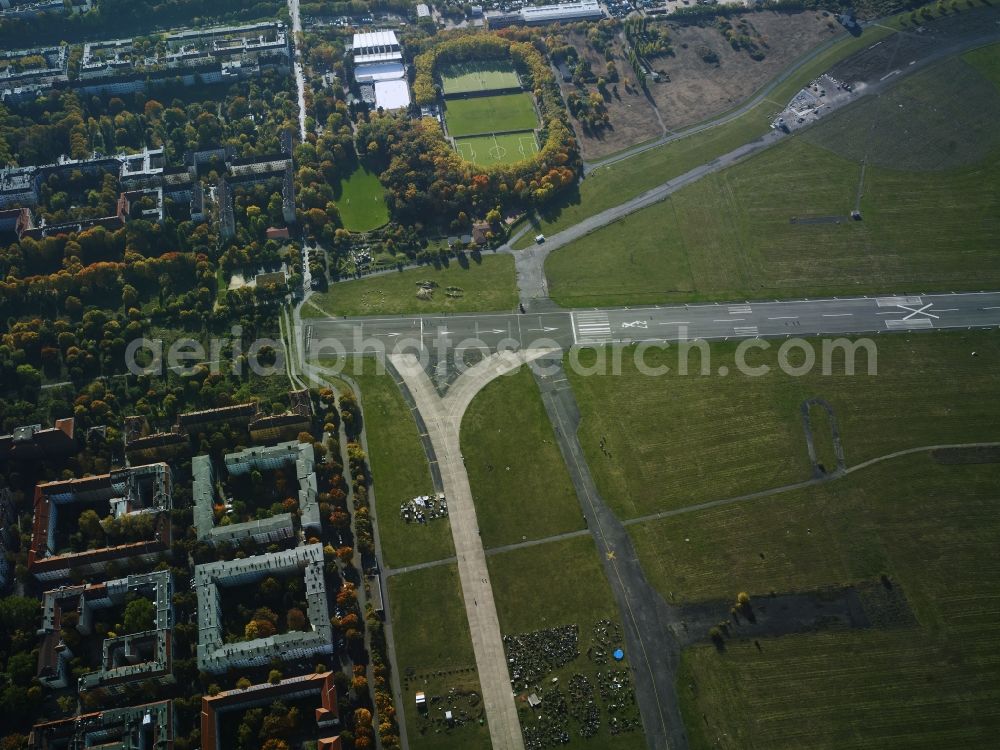 Aerial photograph Berlin - Premises of the former airport Berlin-Tempelhof Tempelhofer Freiheit in the Tempelhof part of Berlin, Germany