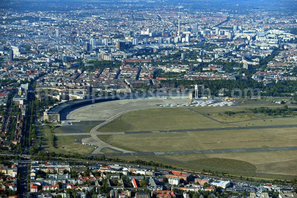 Aerial image Berlin - Premises of the former airport Berlin-Tempelhof Tempelhofer Freiheit in the Tempelhof part of Berlin, Germany