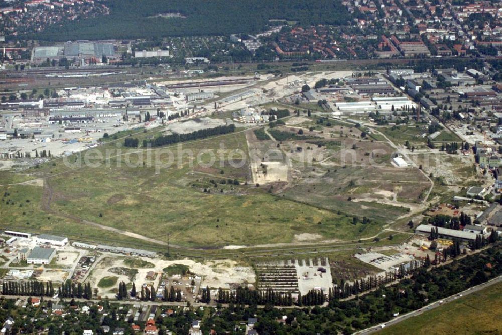 Berlin / Adlershof / from the bird's eye view: Gelände des ehemaligen Flugplatzes Johannistahl in Berlin Adlershof 1995