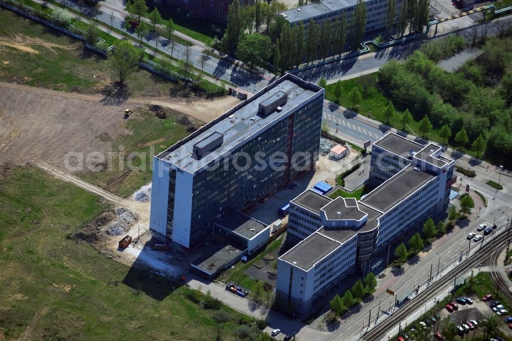 Aerial image Berlin Hohenschönhausen - Site of the former GDR high-rise SHB Special building construction business Company in Berlin Hohenschonhausen. Currently, the ruins of the office building is demolished, the planned construction of new homes is on the site of the former industrial area