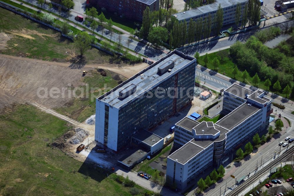 Aerial photograph Berlin Hohenschönhausen - Site of the former GDR high-rise SHB Special building construction business Company in Berlin Hohenschonhausen. Currently, the ruins of the office building is demolished, the planned construction of new homes is on the site of the former industrial area