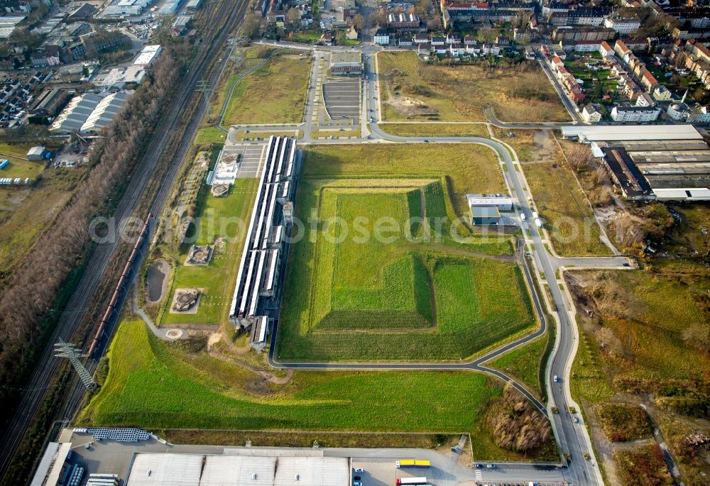 Aerial image Gelsenkirchen - Compound and facilities of the former smelting works Schalker Verein in autumnal Gelsenkirchen in the state of North Rhine-Westphalia. The area consists of green spaces and historic industrial buildings