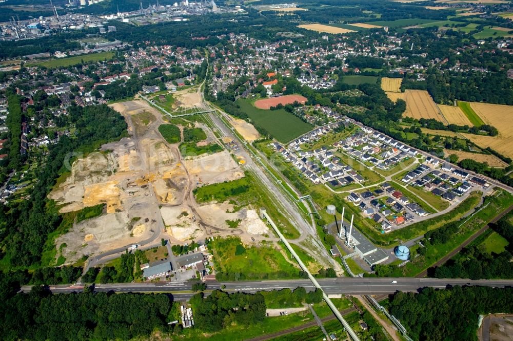 Gelsenkirchen from the bird's eye view: Reclamation site of the former coking plant Hassel in Gelsenkirchen in North Rhine-Westphalia. Here the Stadtteilpark Hassel created after plans of the city of Gelsenkirchen, Ruhr Oel GmbH and RAG Montan Immobilien GmbH