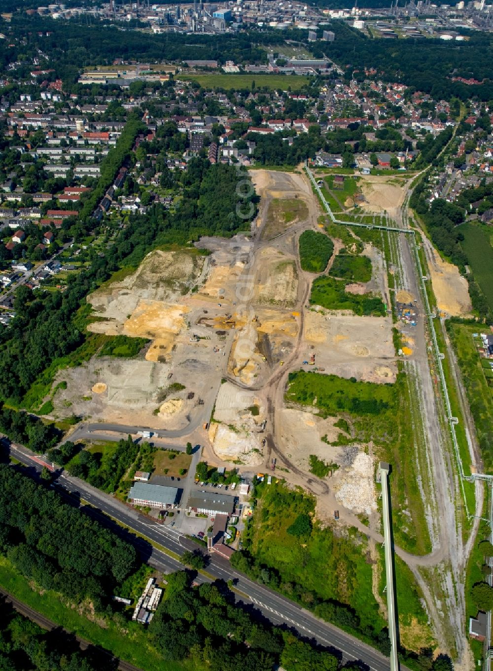 Aerial photograph Gelsenkirchen - Reclamation site of the former coking plant Hassel in Gelsenkirchen in North Rhine-Westphalia. Here the Stadtteilpark Hassel created after plans of the city of Gelsenkirchen, Ruhr Oel GmbH and RAG Montan Immobilien GmbH