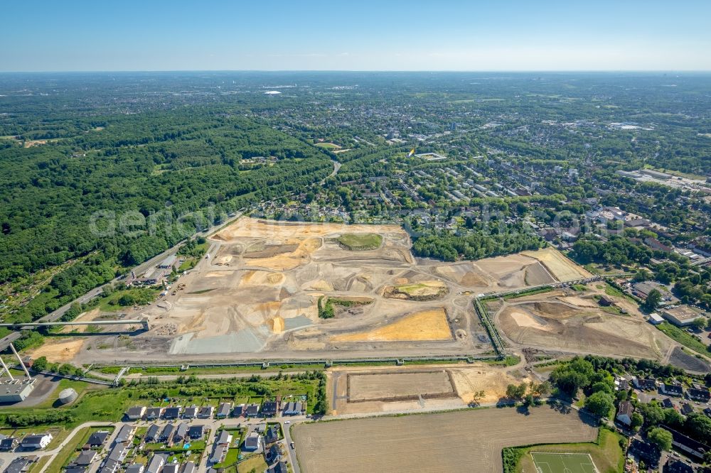 Aerial photograph Gelsenkirchen - Reclamation site of the former coking plant Hassel in Gelsenkirchen in North Rhine-Westphalia. Here the Stadtteilpark Hassel created after plans of the city of Gelsenkirchen, Ruhr Oel GmbH and RAG Montan Immobilien GmbH