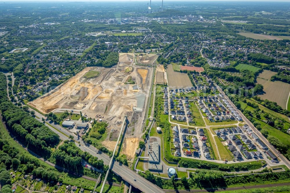 Gelsenkirchen from the bird's eye view: Reclamation site of the former coking plant Hassel in Gelsenkirchen in North Rhine-Westphalia. Here the Stadtteilpark Hassel created after plans of the city of Gelsenkirchen, Ruhr Oel GmbH and RAG Montan Immobilien GmbH