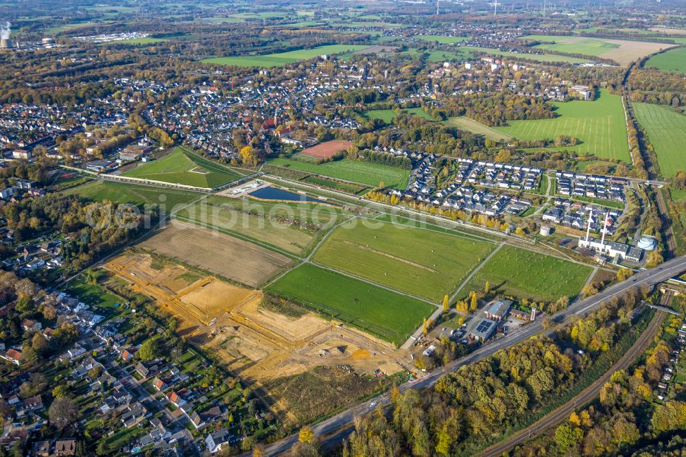 Aerial image Gelsenkirchen - Reclamation site of the former coking plant Hassel in Gelsenkirchen in North Rhine-Westphalia. Here the Stadtteilpark Hassel created after plans of the city of Gelsenkirchen, Ruhr Oel GmbH and RAG Montan Immobilien GmbH