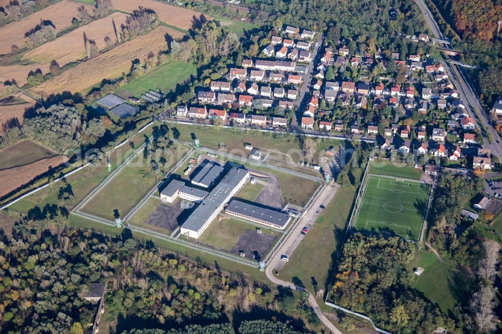 Mannheim from above - Prison grounds and high security fence Prison Coleman Stockade in Mannheim in the state Baden-Wuerttemberg, Germany