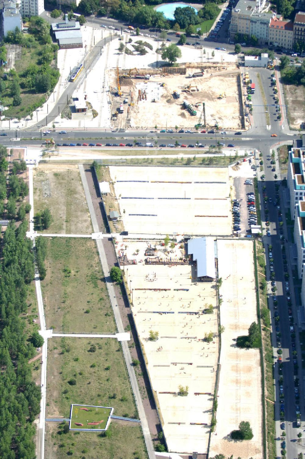 Berlin from the bird's eye view: Blick auf das Gelände des ehemaligen Nordbahnhof in Berlin Mitte