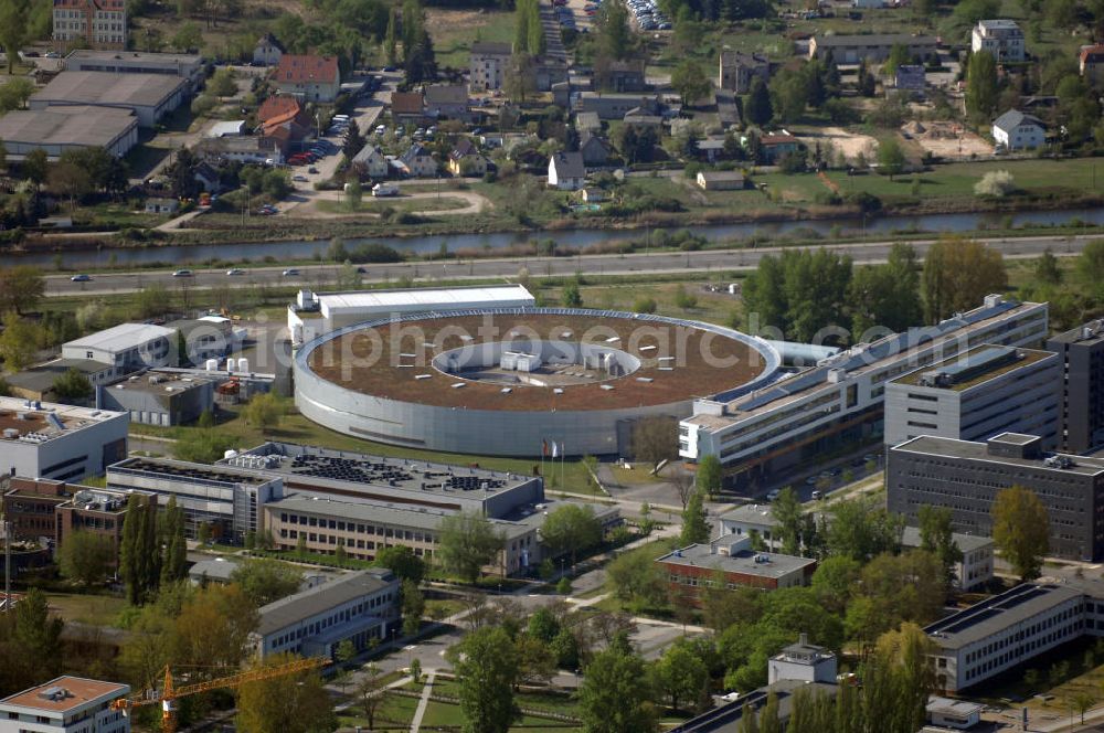 Aerial photograph Berlin - Blick auf das Gelände des Elektronen- Speicherring BESSY der einzigen deutschen Synchrotronstrahlungsquelle der dritten Generation in Berlin-Köpenick. Die Berliner Elektronenspeicherring-Gesellschaft für Synchrotronstrahlung (BESSY) stellt diese Synchrotronstrahlung für die internationale Forschung und Industrie bereit. Adresse: Berliner Elektronenspeicherring-Gesellschaft für Synchrotronstrahlung m.b.H., Albert-Einstein-Str. 15, 12489 Berlin, Tel. +49 (0)30 63 92 29 99, Fax +49 (0)30 63 92 29 90,