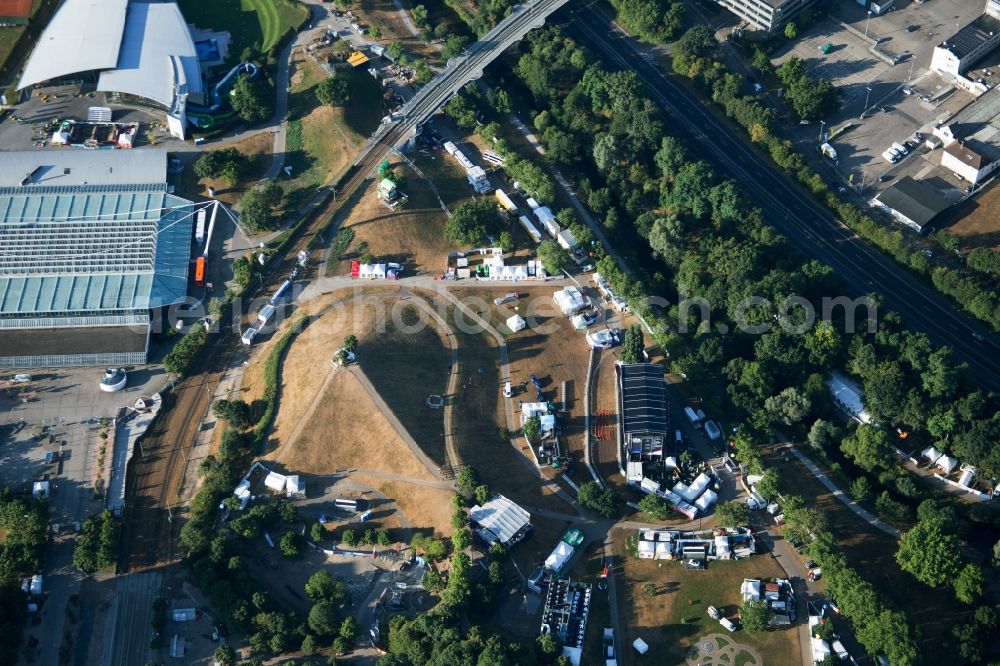 Aerial photograph Karlsruhe - Participants in the Das Fest music festival on the event concert area Guenter-Klotz-Anlage in Karlsruhe in the state Baden-Wuerttemberg