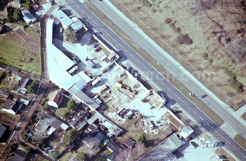 Aerial photograph Berlin-Biesdorf - Gelände des Flüssiggas-Komplettservice Gesellschaft mbH Alt-Biesdorf 52, 12683 Berlin