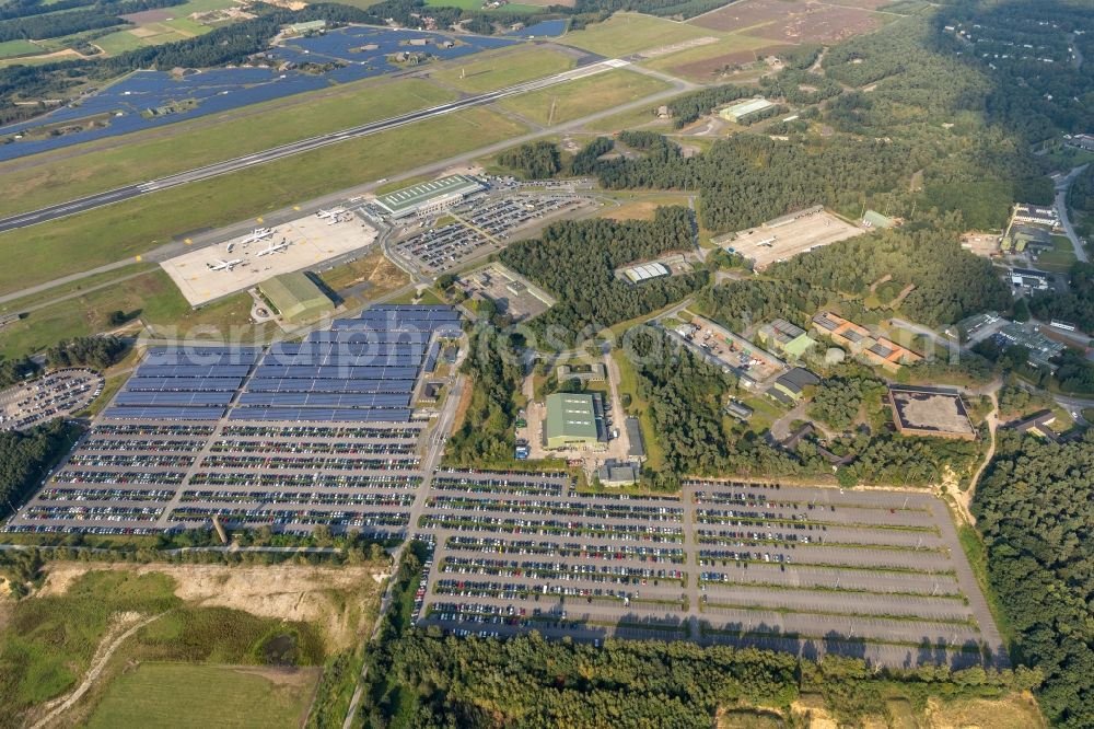 Aerial image Weeze - Runway with hangar taxiways and terminals on the grounds of the airport Airport Weeze Flughafen Niederrhein GmbH in Weeze in the state North Rhine-Westphalia, Germany