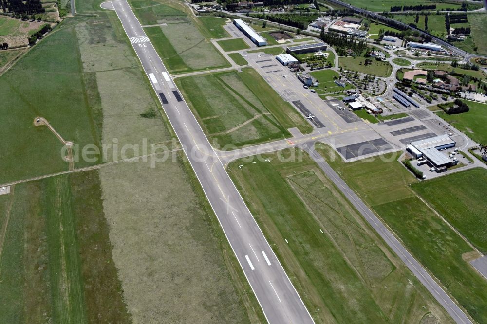 Aerial photograph Avignon - Runway with hangar taxiways and terminals on the grounds of the airport in Avignon in Provence-Alpes-Cote d'Azur, France