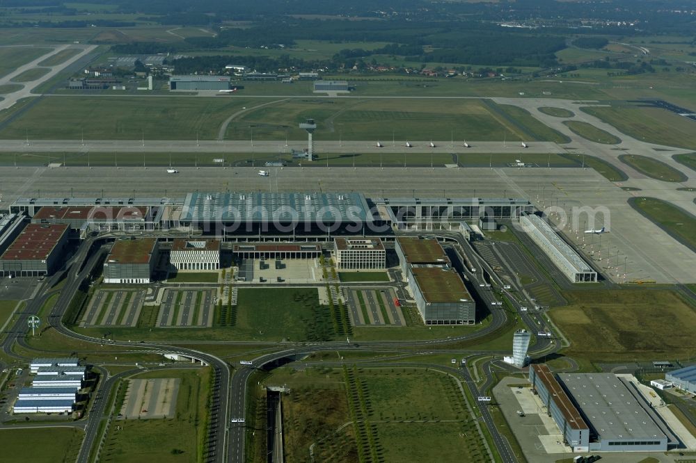 Schönefeld from above - Runway with hangar taxiways and terminals on the grounds of the airport BER International in Schoenefeld in the state Brandenburg