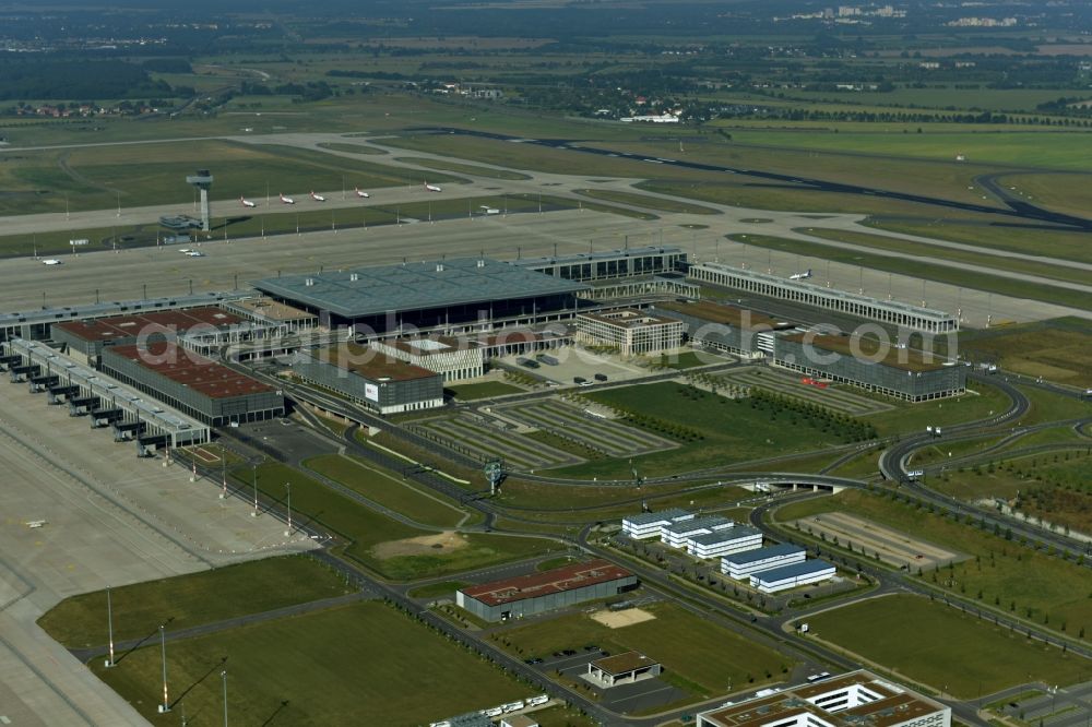 Schönefeld from above - Runway with hangar taxiways and terminals on the grounds of the airport BER International in Schoenefeld in the state Brandenburg