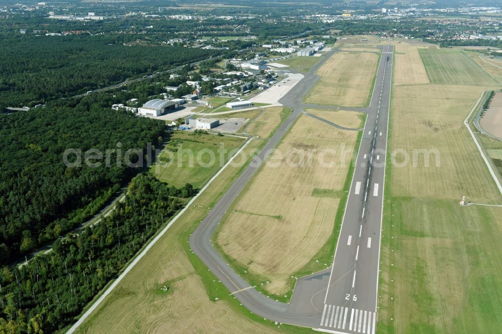 Aerial photograph Braunschweig - Runway with hangar taxiways and terminals on the grounds of the airport Flughafen Braunschweig-Wolfsburg GmbH in Braunschweig in the state Lower Saxony