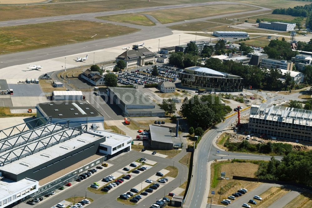 Aerial photograph Braunschweig - Runway with hangar taxiways and terminals on the grounds of the airport Braunschweig-Wolfsburg in Brunswick in the state Lower Saxony, Germany